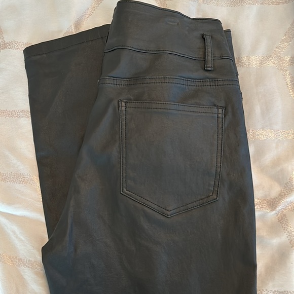 Faux leather stretch pants size 8 - Picture 3 of 4